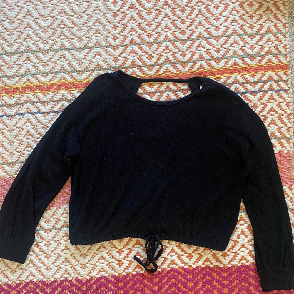 Hollister Open Back Long Sleeve. Size Small. Generously worn, in great shape!!